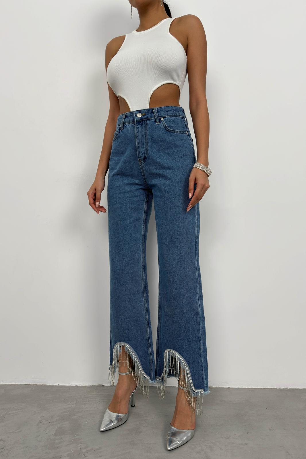 Jeans con nappe e dettagli in pietra