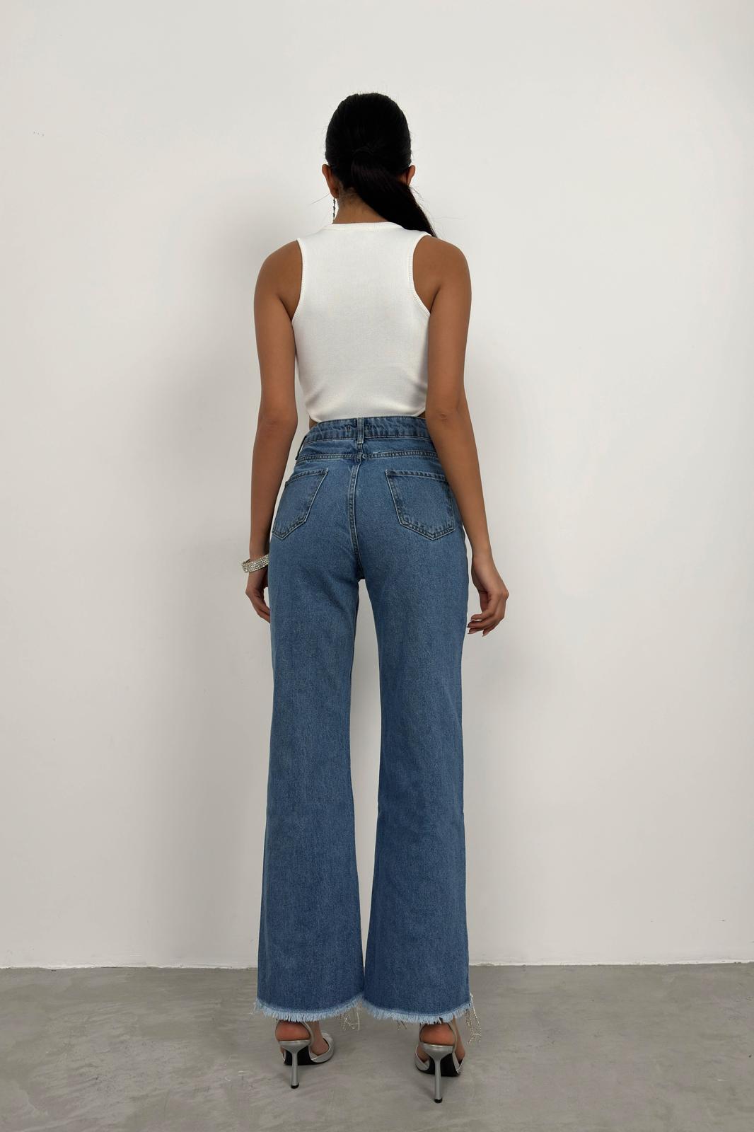 Jeans con nappe e dettagli in pietra