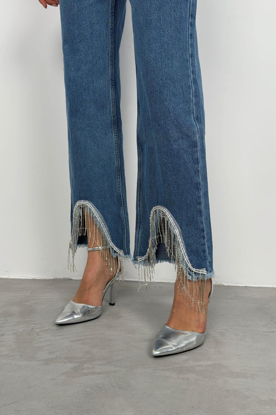 Jeans con nappe e dettagli in pietra